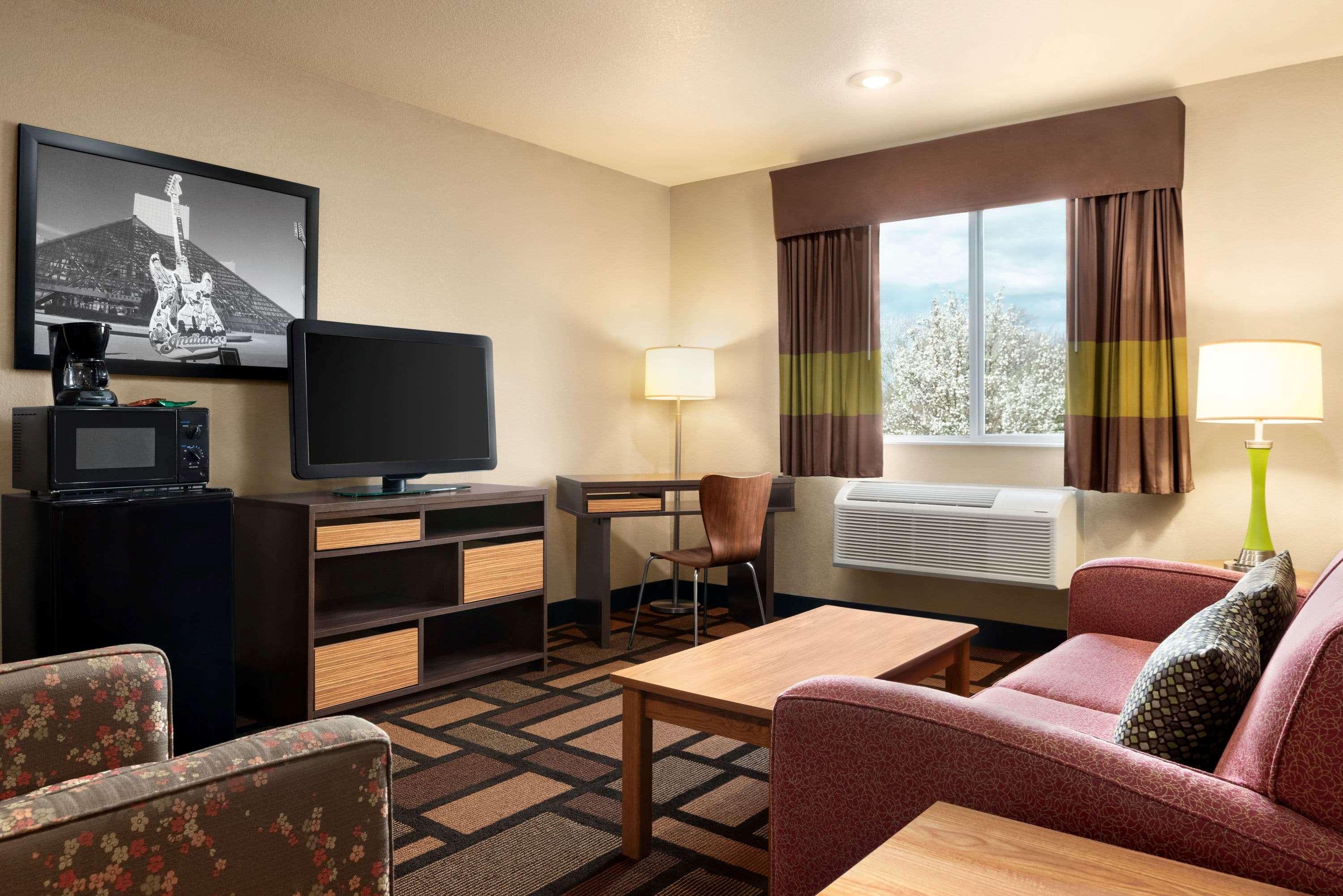 Super 8 By Wyndham Akron S/Green/Uniontown Oh Exterior photo